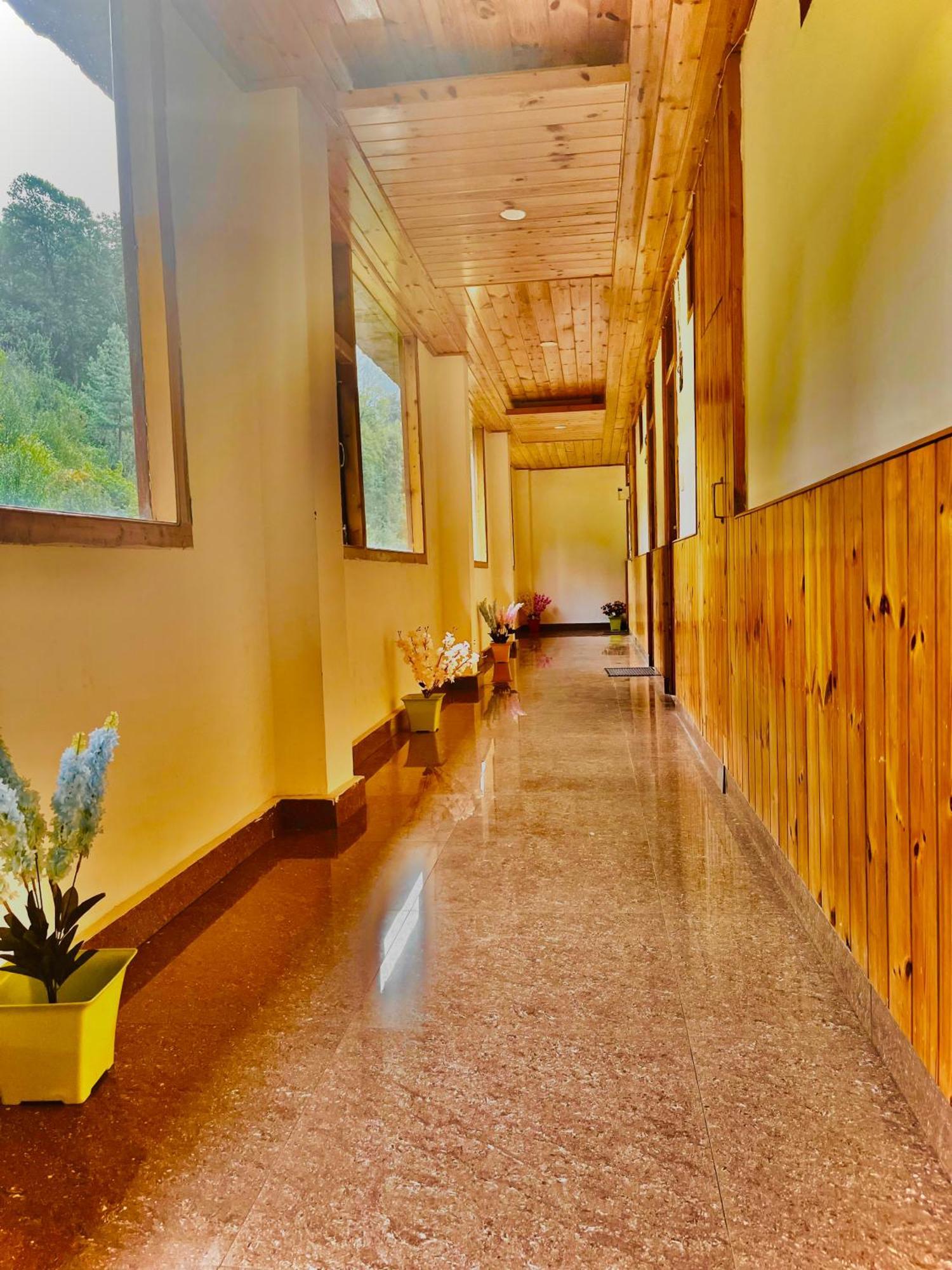 Himalayan Riverside Resort, Manali Extérieur photo